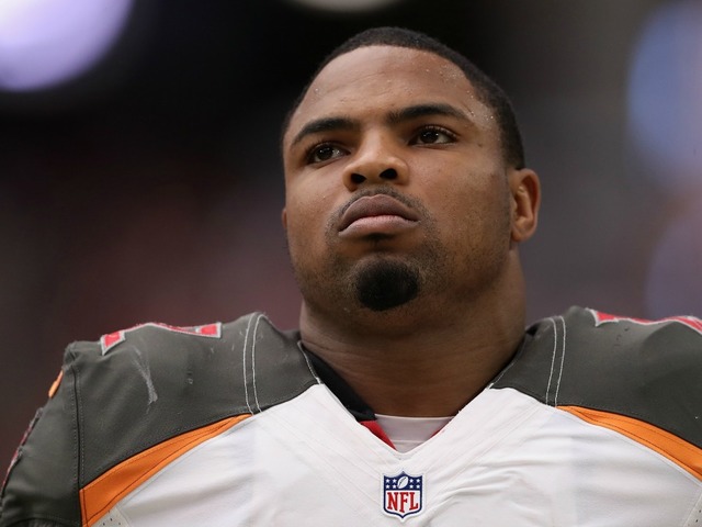 Raiders sign Doug Martin, but that doesn't mean Marshawn Lynch is gone Raiders sign Doug Martin, but that doesn't mean Marshawn Lynch is gone