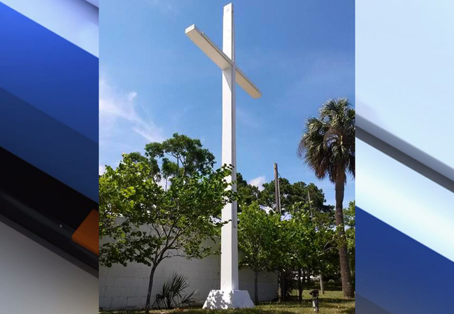 Federal judge orders city to remove cross from Florida public park