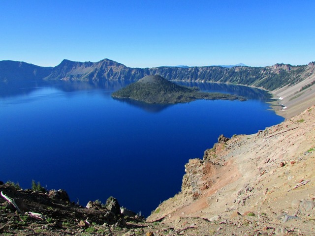 20-year-old Florida man dies after fall into Crater Lake caldera in Oregon