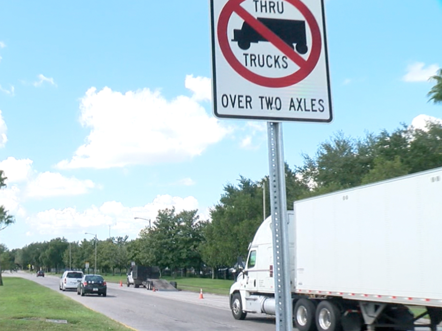 Deputies crack down on truck drivers using no truck zones in Riverview